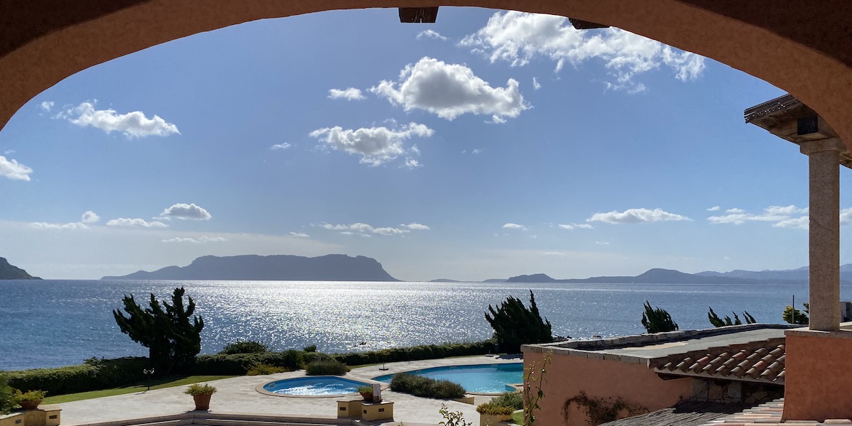 sabba_e_sa_pedra_casa-vacanza-golfo-aranci_vista_piscina